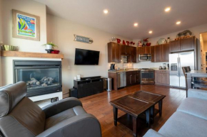 Fully Equipped 2BR Condo with Private Hot Tub & Views - Newpark Terrace 57
